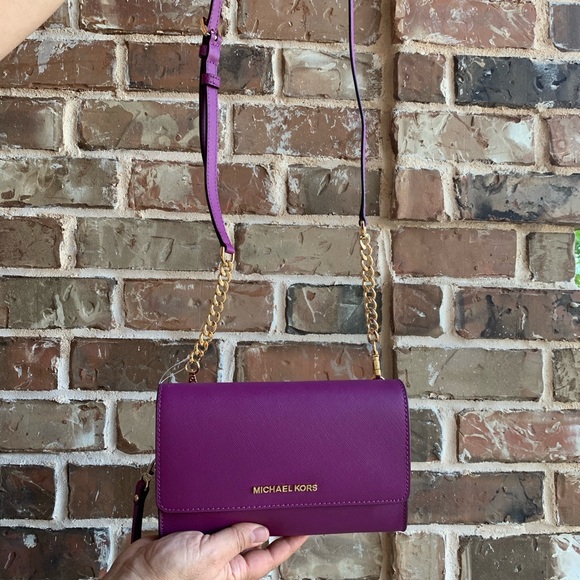 NEW Michael Kors Travel Crossbody - Picture 1 of 4